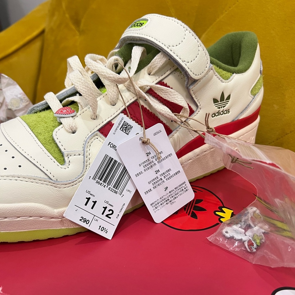 Grinch Adidas unisex size 11 men size 12 woman’s
